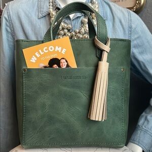 Plg Cucumber 🥒 mini zipper crossbody tote New bone small tassel